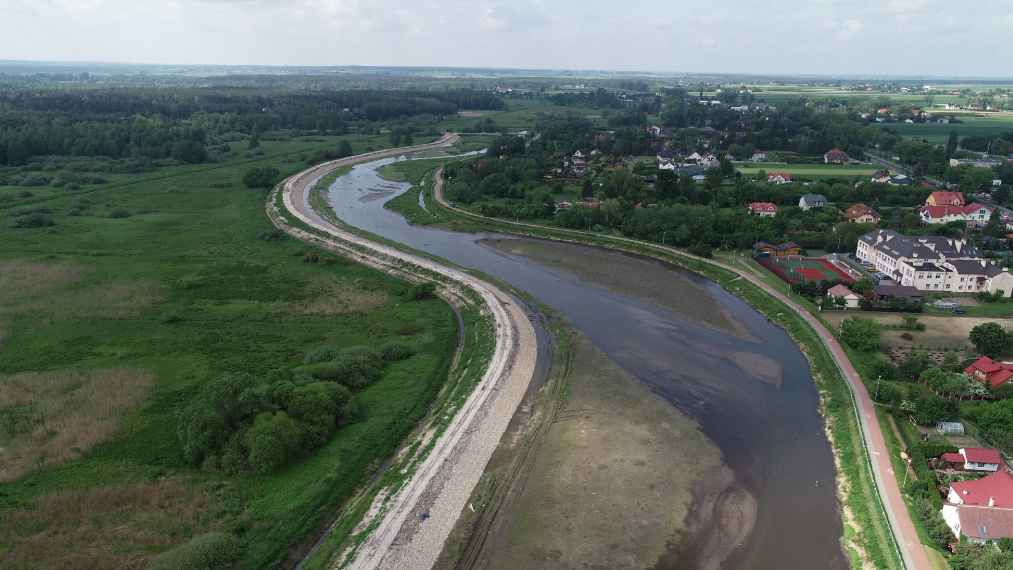 Wypełniony osadami wlot Bystrzycy do zbiornika od ul. Cienistej (2)
